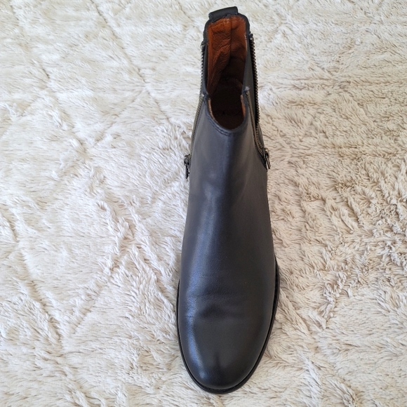 Frye Carly Zip Chelsea Boots. Women's 8.5. Black - Picture 8 of 10